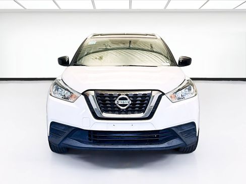 Used 2019 Nissan Kicks SV FWD image 2