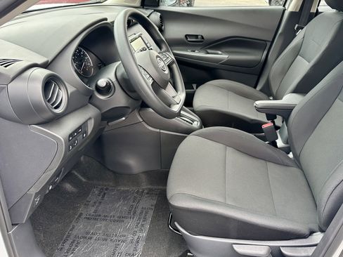 Used 2025 Nissan Kicks Play S w/ Interior Electronics Package image 4