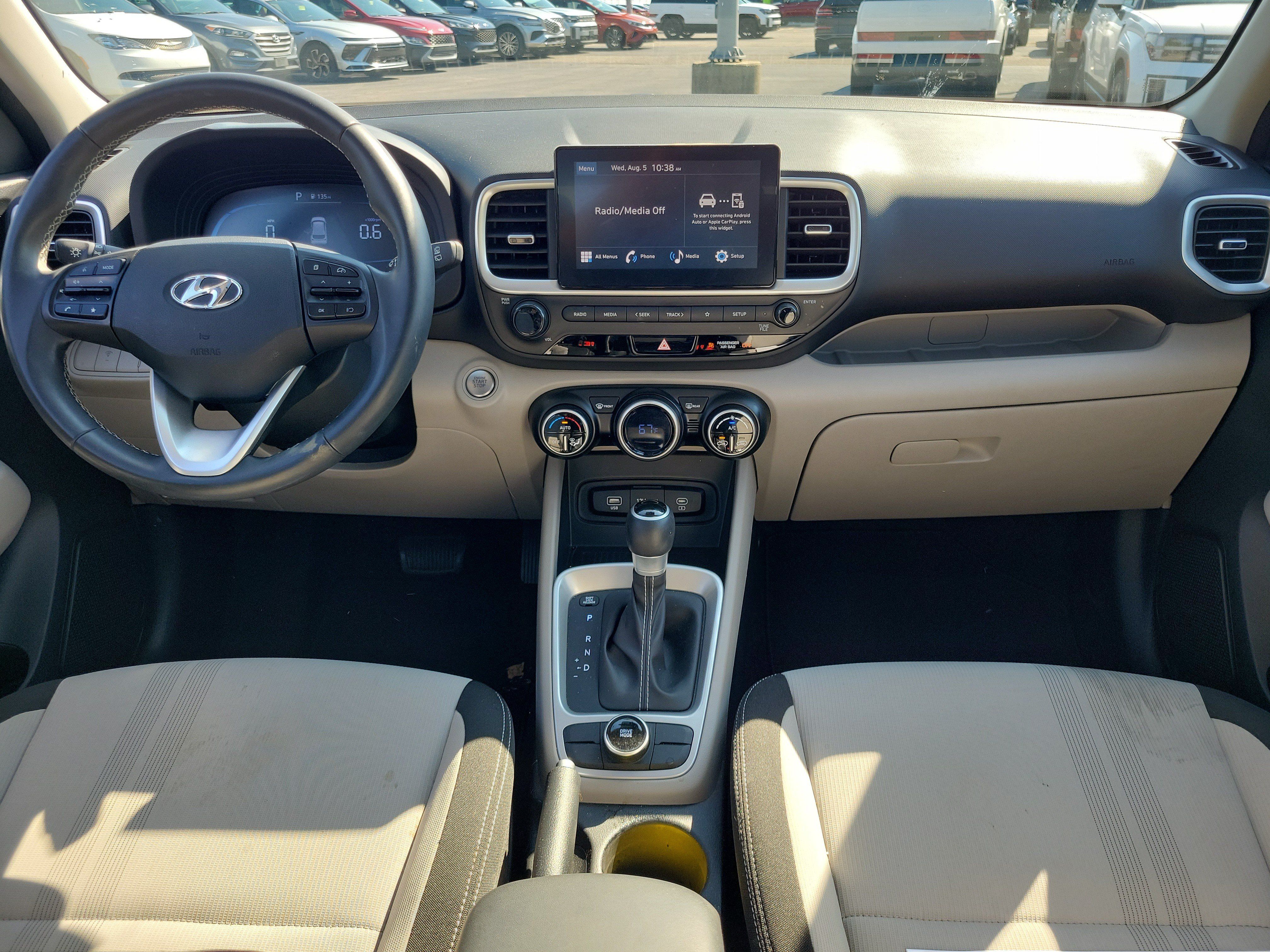 Used 2024 Hyundai Venue SEL FWD image 9