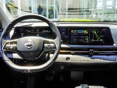 Used 2024 Nissan Ariya FWD image 17