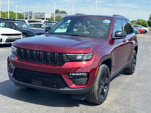 Used 2025 Jeep Grand Cherokee Limited w/ Luxury Tech Group II AWD/4WD image 6