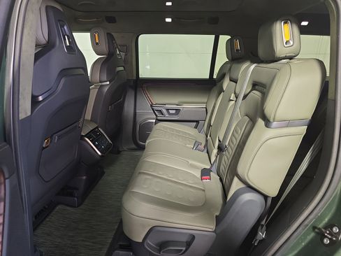 Used 2022 Rivian R1S Launch Edition image 21