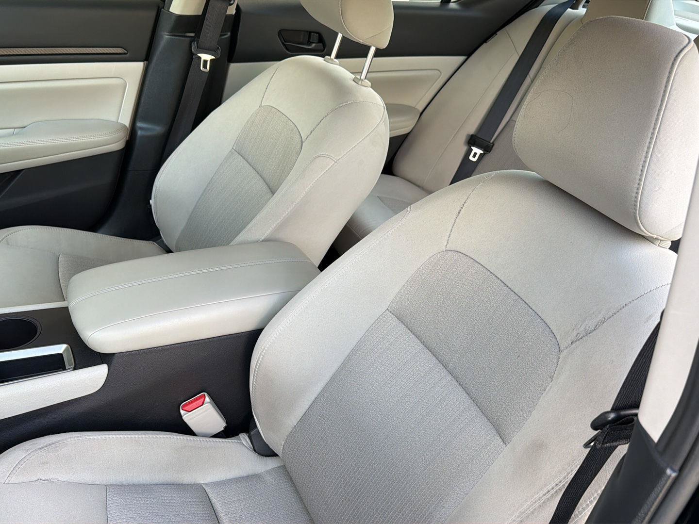 Used 2025 Nissan Altima 2.5 SV FWD image 28