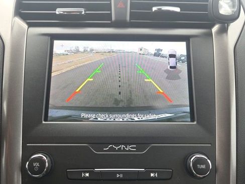 Used 2020 Ford Fusion SE image 29