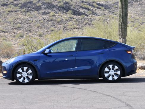 Used 2023 Tesla Model Y Long Range AWD/4WD image 6
