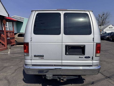 Used 2011 Ford E-350 and Econoline 350 XLT image 4