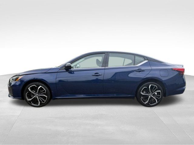 Used 2024 Nissan Altima 2.5 SR AWD/4WD image 12