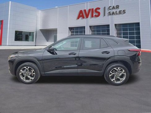 Used 2025 Chevrolet Trax LT w/ LT Convenience Package FWD image 11