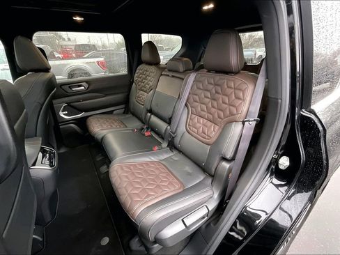 Used 2025 Nissan Armada Platinum Reserve image 24