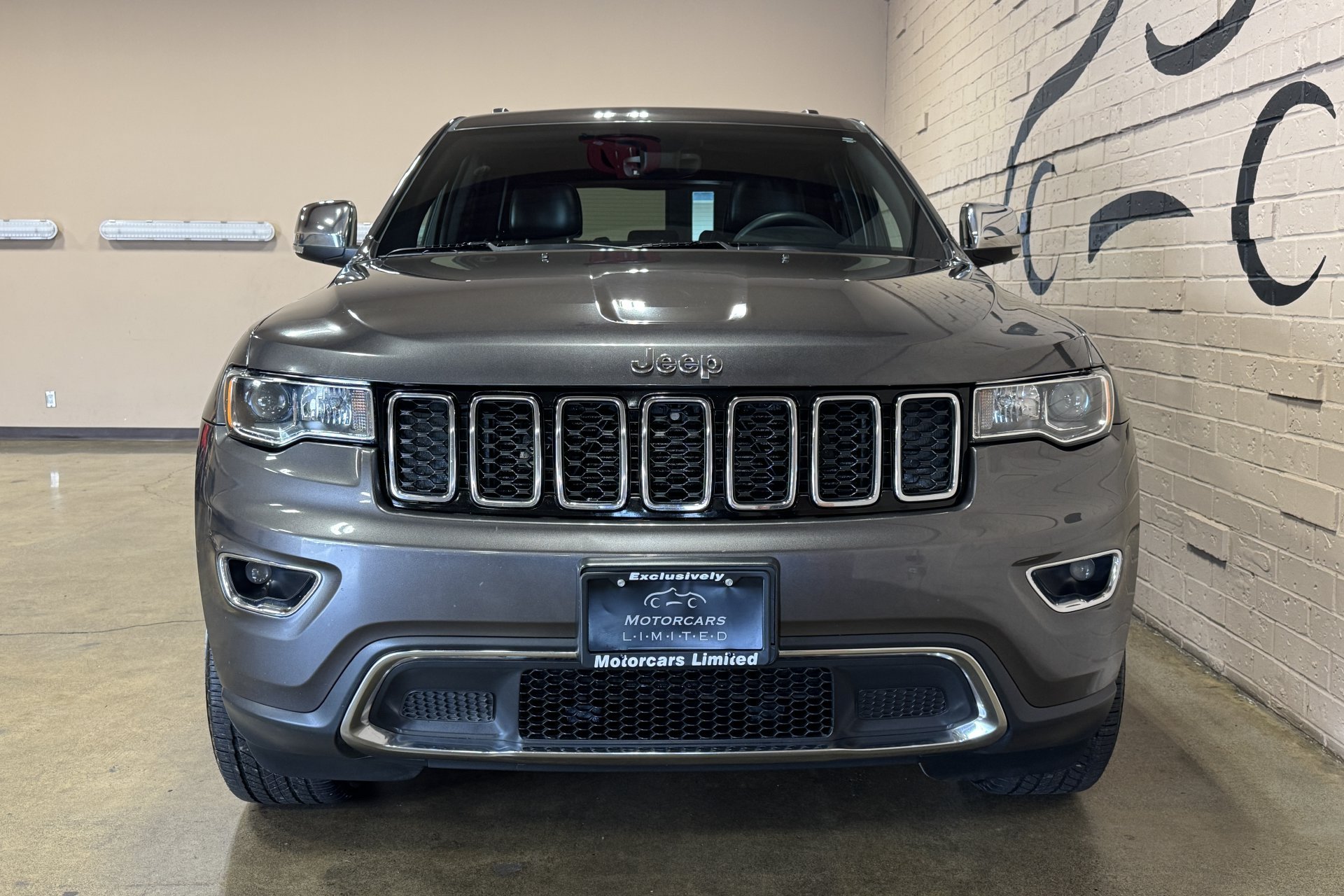 Used 2017 Jeep Grand Cherokee Limited AWD/4WD image 10