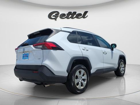 Used 2019 Toyota RAV4 LE FWD image 5