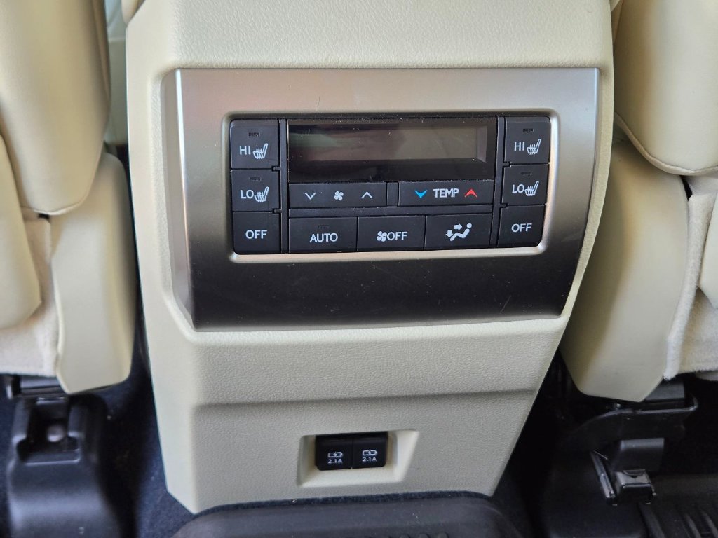 Used 2023 Lexus GX 460 Luxury w/ Accessory Package AWD/4WD image 19