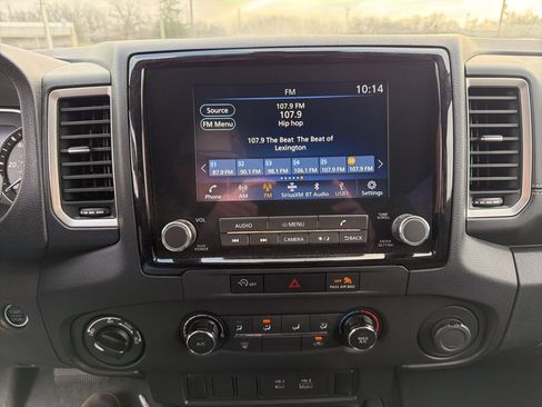 Used 2023 Nissan Frontier SV image 11