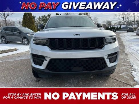 Used 2023 Jeep Grand Cherokee Altitude image 9