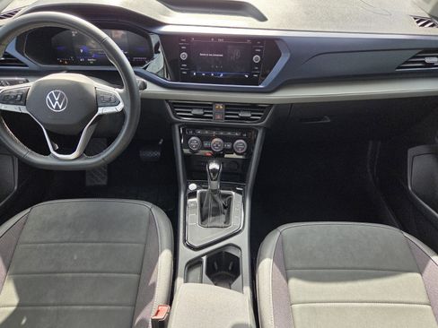 Used 2024 Volkswagen Taos SE image 6