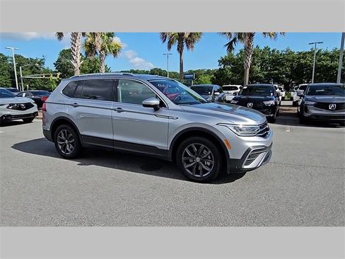 Used 2024 Volkswagen Tiguan SE image 31