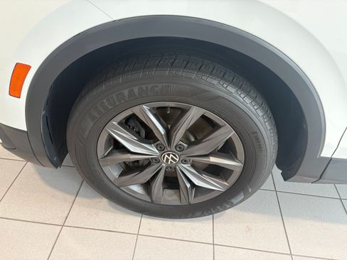 Used 2022 Volkswagen Tiguan SE AWD/4WD image 11