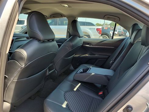 Used 2023 Toyota Camry SE image 9