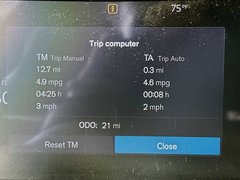 Used 2025 Volvo XC40 B5 Plus w/ Climate Package image 9