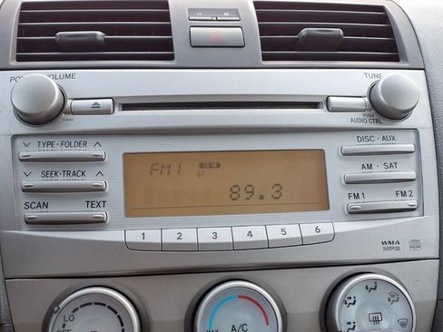 Used 2011 Toyota Camry LE FWD image 19