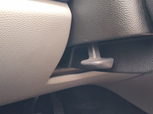 Used 2010 Cadillac SRX Luxury image 28