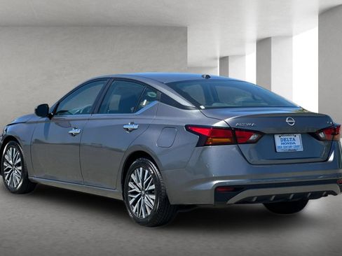 Used 2023 Nissan Altima 2.5 SV FWD image 6