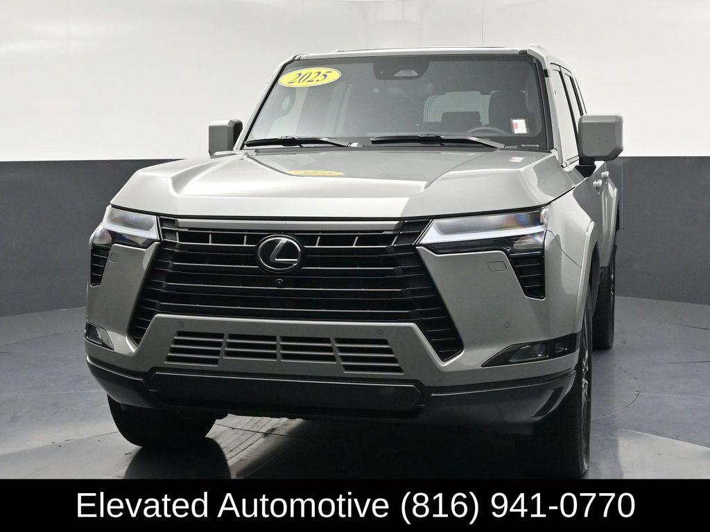 Used 2025 Lexus GX 550 w/ Accessory Package (2T) AWD/4WD image 3