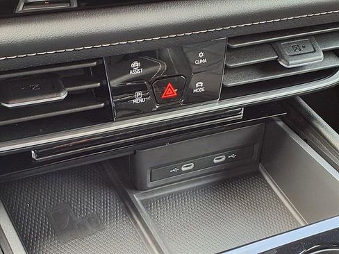 Used 2024 Volkswagen Atlas Cross Sport SE image 23