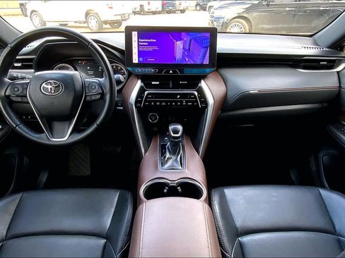 Used 2023 Toyota Venza XLE image 15