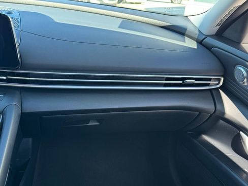 Used 2025 Hyundai Elantra Limited image 20