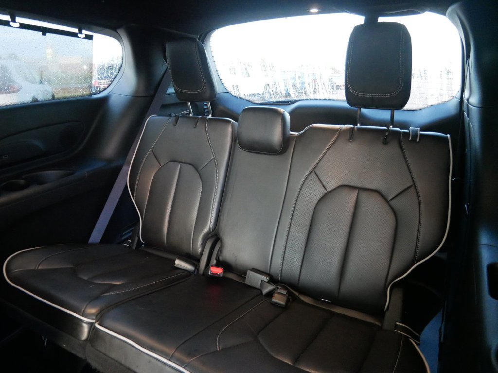 Used 2025 Chrysler Pacifica Limited AWD/4WD image 11