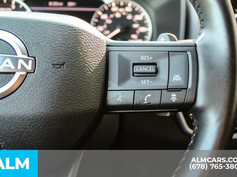 Used 2025 Nissan Rogue SV FWD image 27