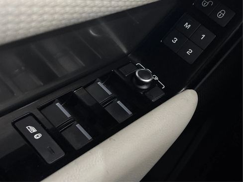 Used 2019 Land Rover Range Rover Velar S AWD/4WD image 43