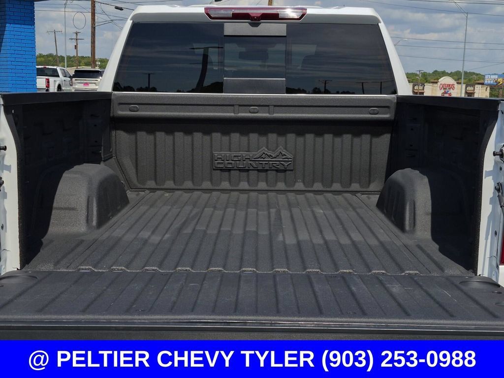 Used 2023 Chevrolet Silverado 1500 High Country w/ Z71 Off-Road Package AWD/4WD image 8