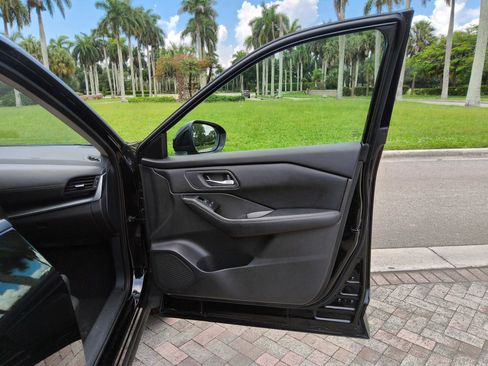 Used 2024 Nissan Rogue SV FWD image 37