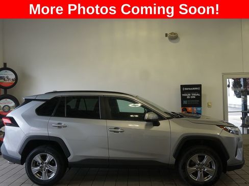 Used 2025 Toyota RAV4 XLE AWD/4WD image 2