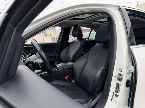 Used 2025 Mercedes-Benz E 350 4MATIC Sedan image 25