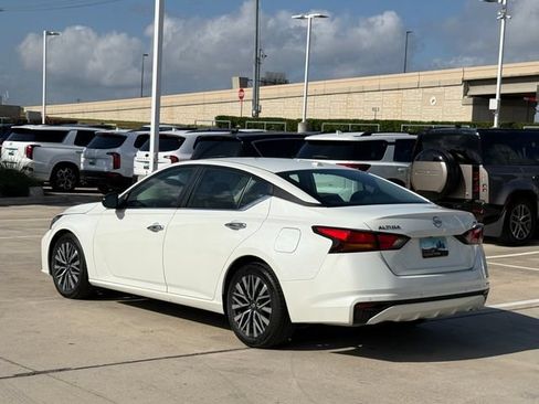 Used 2024 Nissan Altima 2.5 SV FWD image 6