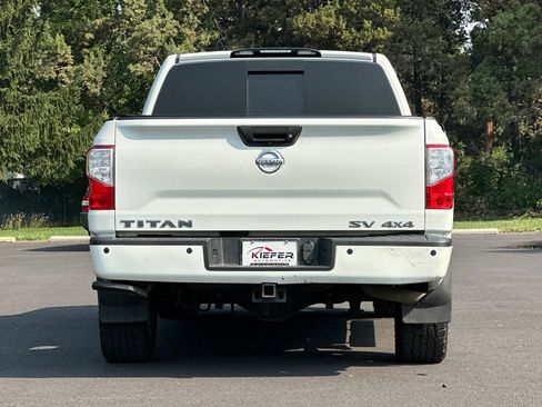 Used 2019 Nissan Titan SV w/ SV Convenience Package AWD/4WD image 5