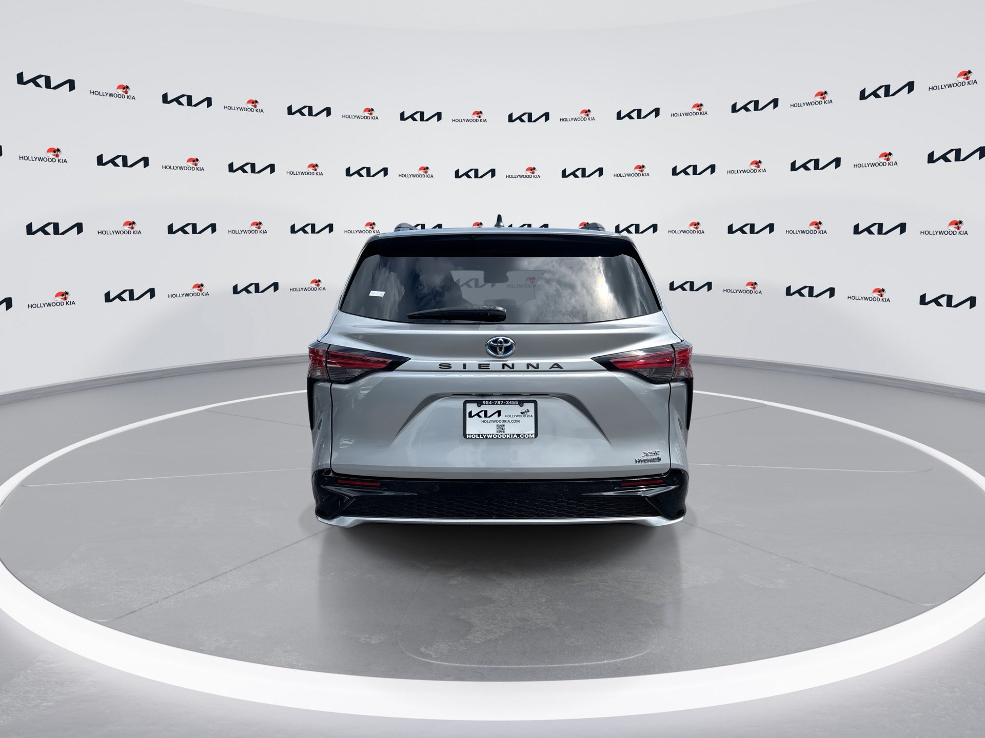 Used 2022 Toyota Sienna XSE FWD image 7