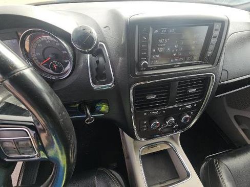 Used 2019 Dodge Grand Caravan SXT w/ Mopar Premium Addition Group image 11