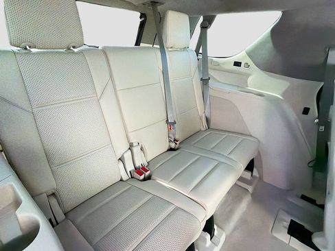 Used 2022 Cadillac Escalade Sport Platinum w/ Heavy-Duty Trailer Package AWD/4WD image 22
