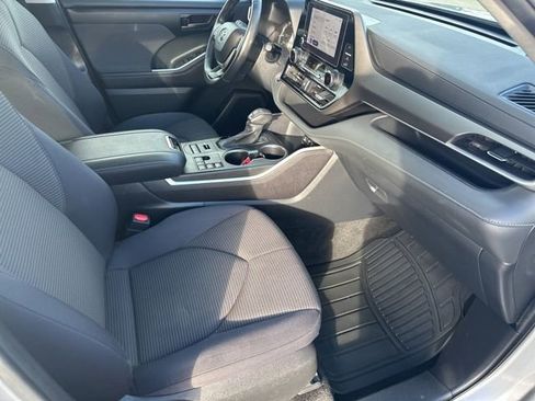 Used 2024 Toyota Highlander LE image 21