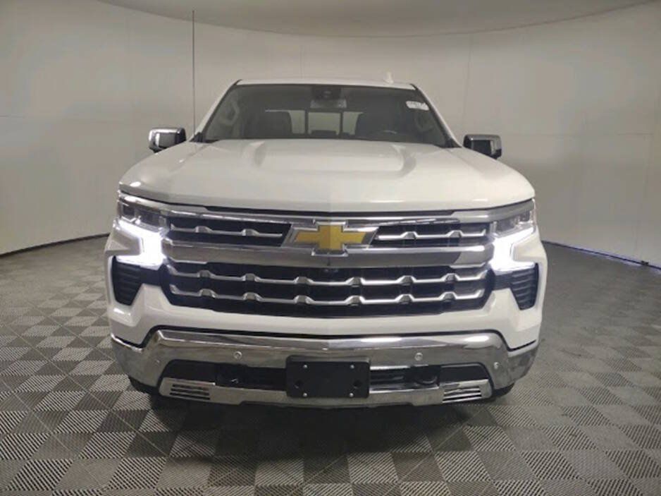 Used 2023 Chevrolet Silverado 1500 LTZ w/ LTZ Convenience Package II AWD/4WD image 4