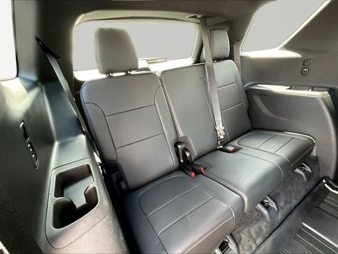 Used 2023 Chevrolet Traverse LT FWD image 26