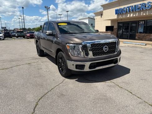 Used 2018 Nissan Titan SV w/ SV Convenience Package AWD/4WD image 10