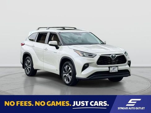 Used 2021 Toyota Highlander XLE AWD/4WD image 1