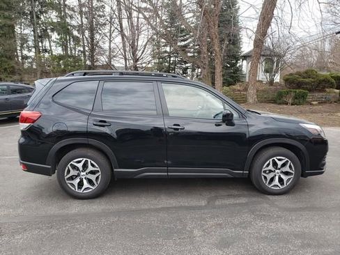 Used 2023 Subaru Forester Premium image 2