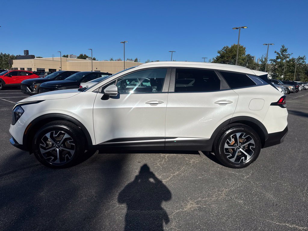 Used 2023 Kia Sportage EX AWD/4WD image 3