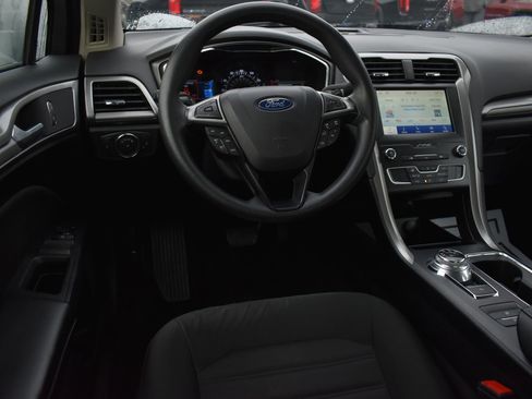 Used 2020 Ford Fusion SE image 18